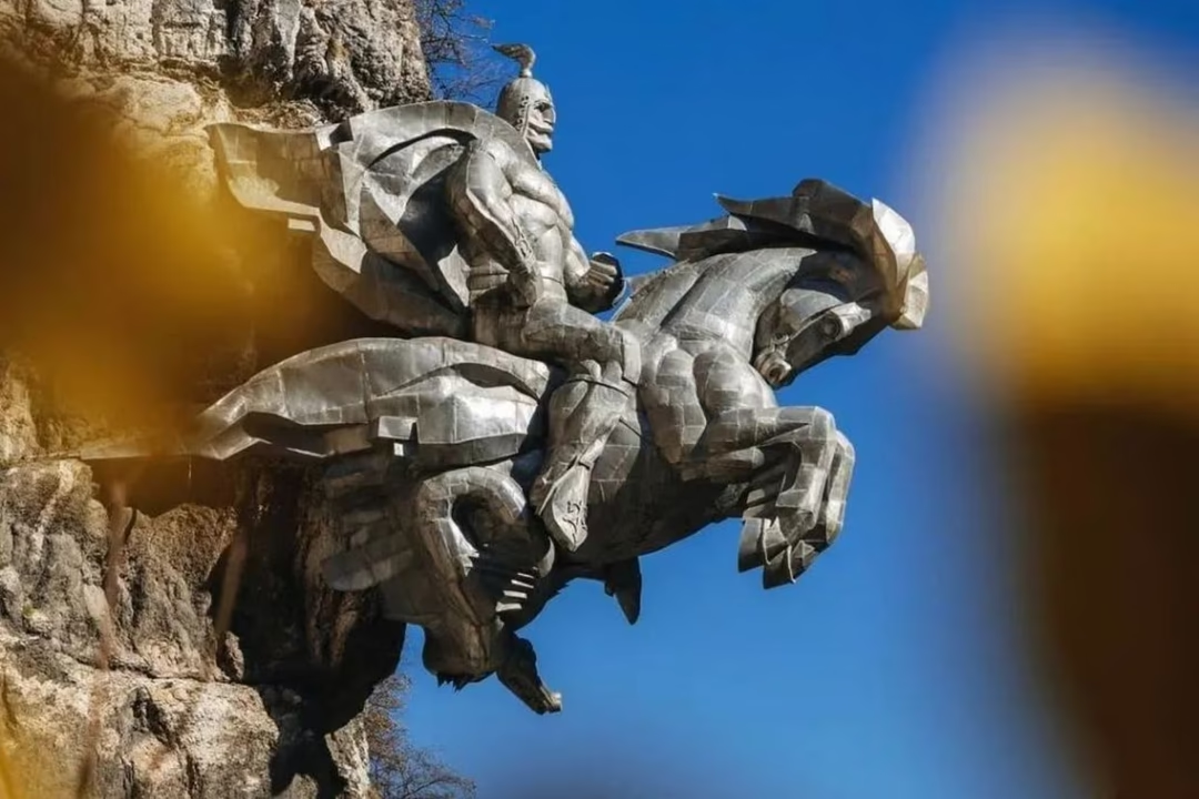 A monument to Uastyrdzhi along the Ossetian Military Road. Photo via social media.